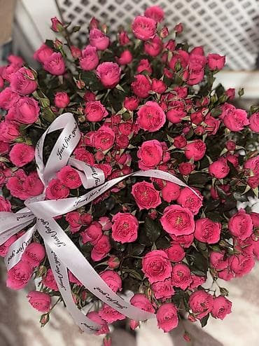 роза гул букет: Пышная композиция из кустовых роз в шляпной коробке - Сорт: кустовые — 4