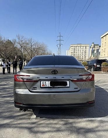 значки тойота: Toyota Camry: 2024 г., Гибрид, Седан — 4