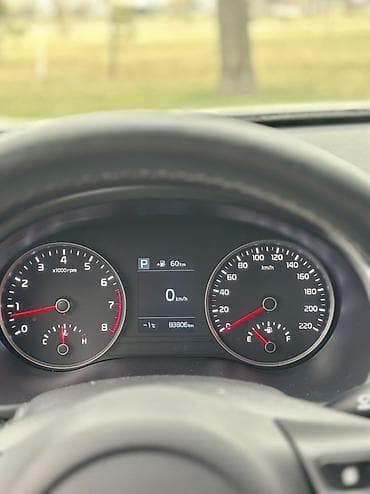 mers 205 сиденья: Kia Stonic: 2020 г., 1.4 л, Автомат, Бензин, Кроссовер — 8