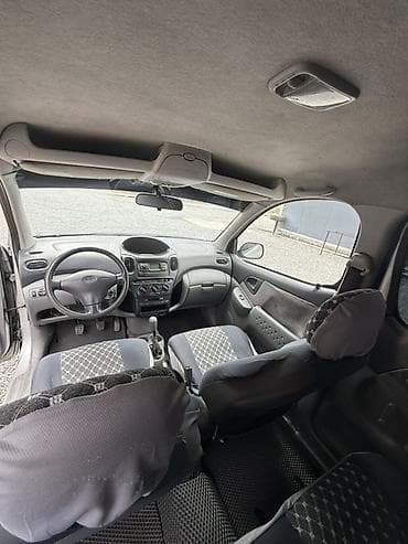 Toyota Yaris Verso: 2001 г., 1.5 л, Механика, Универсал