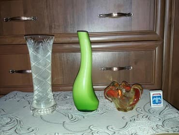 Подставки и держатели для книг: Вазочки 500, 500, 900
зеленой нет — 1