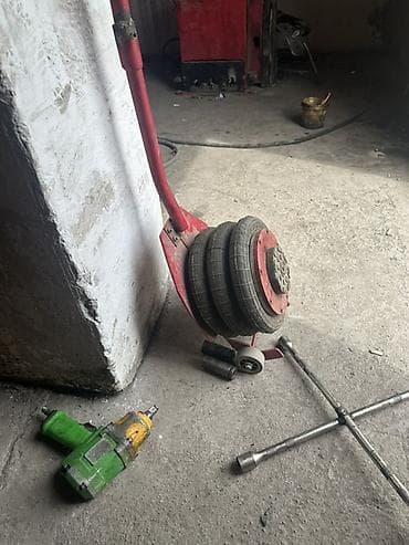 кромычный станок: Комплект оборудования для шиномонтажа Состав: - Шиномонтажный станок — 4