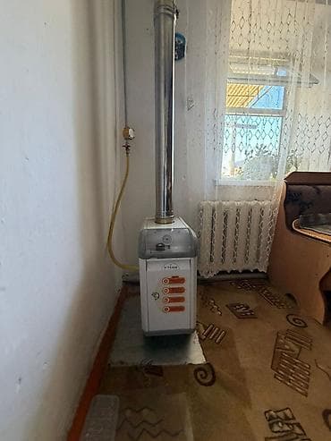 Дома: Продаю дом сам три комнаты зал спальня кухня прихожая отоплений — 3