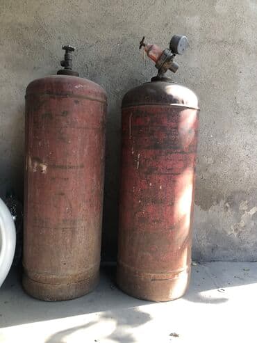 ацителеновый генератор: Продаю газовые баллоны Маленький с редуктором (пустой)3500 сом — 3