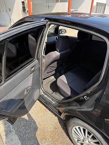 Унаа: Hyundai Getz: 2008 г., 1.4 л, Кол менен иштөөчү, Бензин, Хетчбек — 5