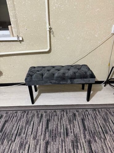 Банкетка 

На заказ 

ткань МИКРОВЕЛЮР