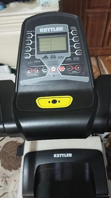 форма для тренировок: Беговая дорожка Kettler - Электрическая дорожка с консолью управления — 9