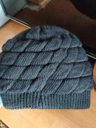 шапка тёплое: Новая теплая шапка. Привезли на заказ. Не подошла модель. Производство — 2