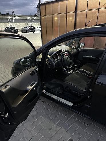 Продажа авто: Honda Jazz: 2002 г., 1.4 л, Механика, Бензин, Хэтчбэк — 5