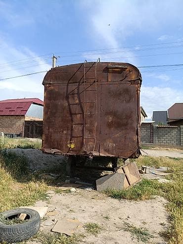 Недвижимость: Передвижной бытовой вагончик на колесном шасси. Описание: - — 3
