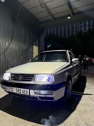 Volkswagen Vento: 1993 г., 1.8 л, Механика, Бензин, Седан at lalafo.kg Volkswagen Vento: 1993 г., 1.8 л, Механика, Бензин, Седан