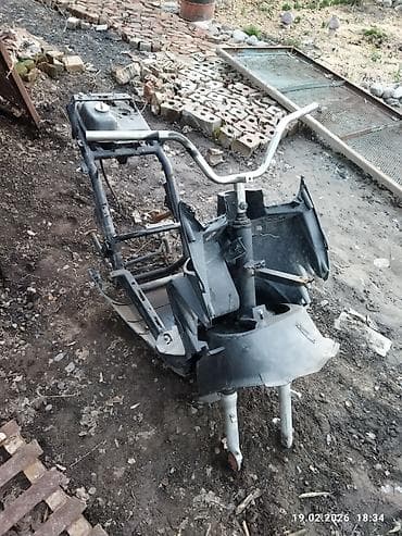 Кумурска мотороллер: Продаю раму от М8, есть бак, вилка, сиденье, обе подножки и частично — 1