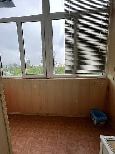 Сдаю 3-комнатную квартиру 5 этажка, на 5 этаже, 2 лоджии, сквозная — 8
