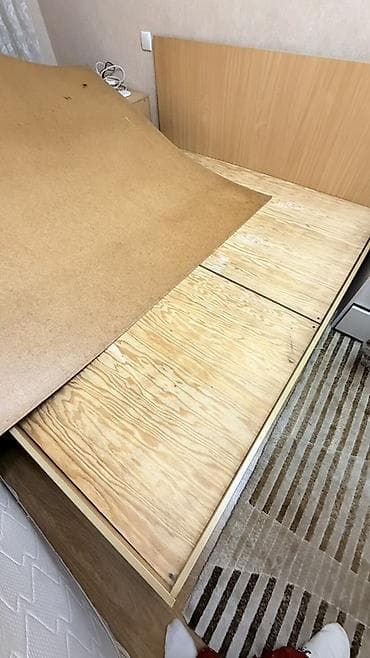 двуспальная деревянная: Двуспальная кровать, Каркас без матраса, длина - 200 см — 4