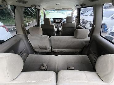 Toyota Noah: 2005 г., 2 л, Автомат, Бензин, Вэн/Минивэн — 9