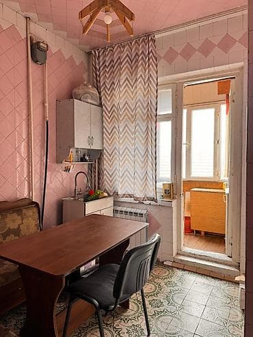 продаю гараж аламедин 1: 2 комнаты, 50 м², 105 серия, 7 этаж, Старый ремонт — 2