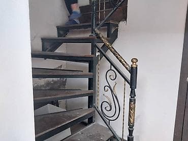 делаем справки: 12 м², С мебелью — 3