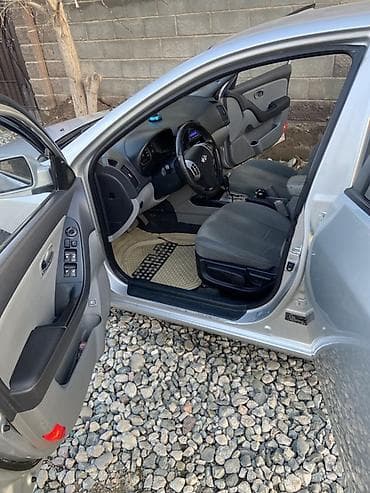 ремонт ходовка: Кузов и экстерьер: - 4 двери, окраска «серебро» - Легкосплавные диски — 5