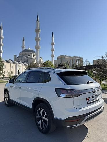 Транспорт: Volkswagen Tayron: 2023 г., 1.5 л, Автомат, Бензин, Кроссовер — 2