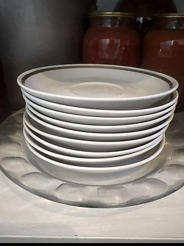 Набор фарфоровых блюдец - Количество: 8 штук - Цвет: белый - Дизайн at lalafo.kg Набор фарфоровых блюдец - Количество: 8 штук - Цвет: белый - Дизайн