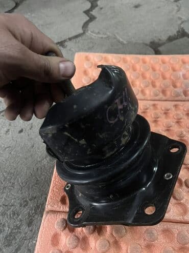 крепление для номера: Подушка мотора Honda 2001 г., Оригинал, Япония — 3