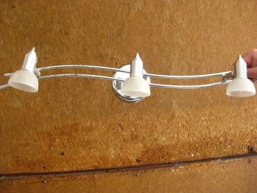 Светильник над зеркалом. Лампы можно поворачивать под нужный угол at lalafo.kg Светильник над зеркалом. Лампы можно поворачивать под нужный угол