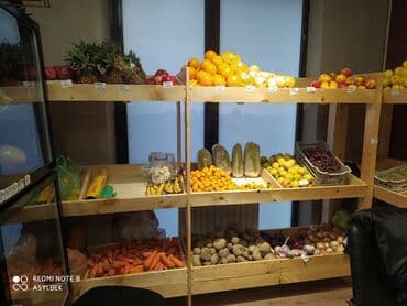 буфет старый: Продаю витрины полки для овощей и фруктов сделано из дерева почти — 2