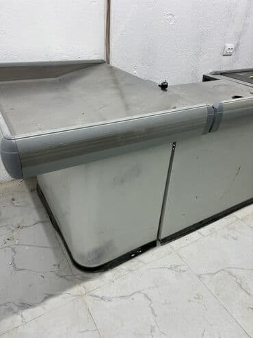 Кассовый прилавок для магазина - Конструкция из металла с широкой