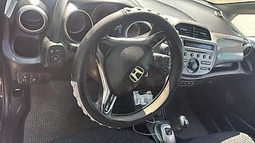 mersedes r18: Honda Jazz: 2009 г., 1.3 л, Робот, Бензин, Седан — 4