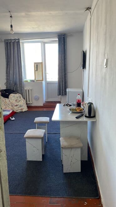 срочно продаётся 1 комнатная квартира в районе ошского рынка по улице кенсуйская 17: 1 комната, 18 м², 4 этаж, Старый ремонт — 1