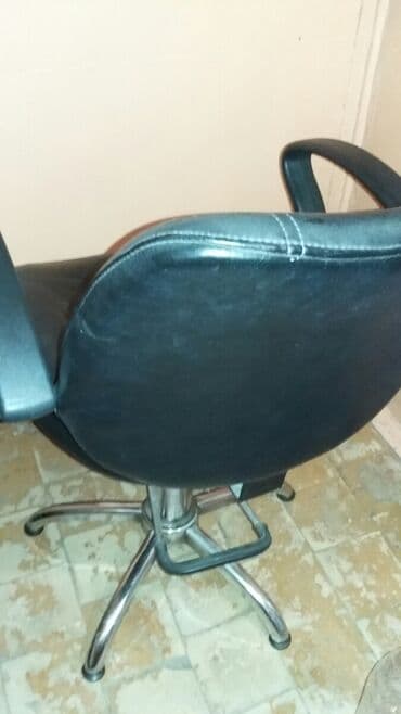 парикмахерские кресла бу: Кресло парикмахерское б/у 9500 сом есть одна загвоздка одна ручка — 2