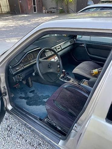 машина samsung: Mercedes-Benz W124: 1988 г., Ручные, Бензин, Седан — 3