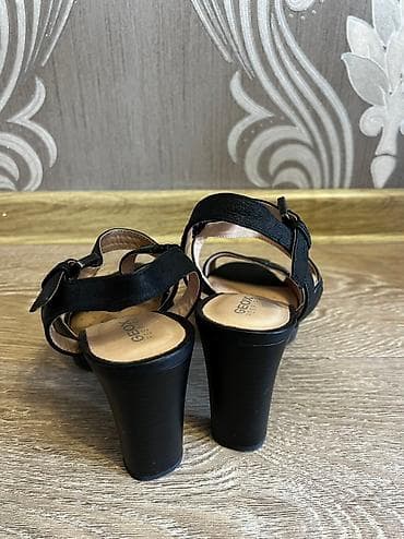 ecco 42: Босоножки, 36.5, Geox, Б/у, цвет - Черный, Платная доставка — 2