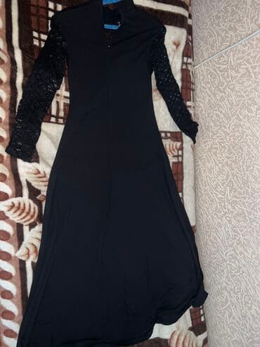 шикарные платья больших размеров: 250 сом 
Размер 42-44 — 3