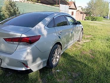 ex5 weltmeister: Седан бизнес-класса серебристого цвета. Кузов и экстерьер: - Длина и — 3