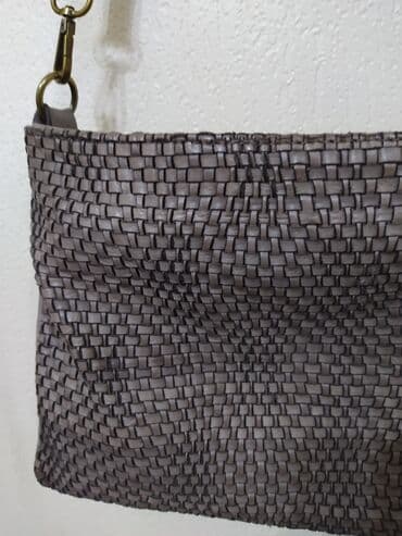 у настоящей женщины должно быть сумочка из италии: Шикарная итальянская кожаная сумка,кожа супер мягкая, размер отличный — 26