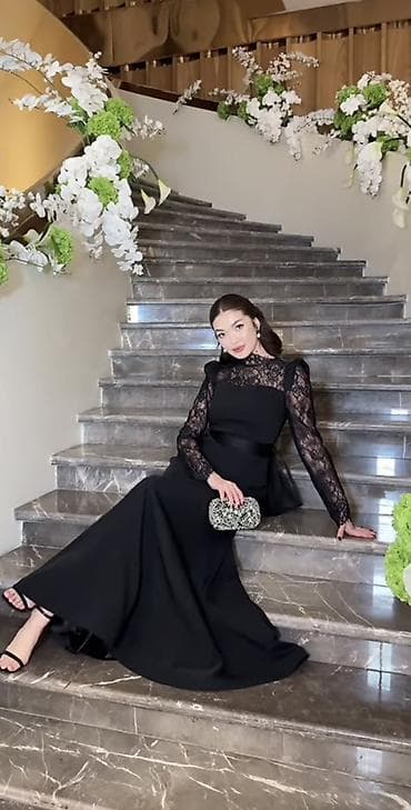 Жеке буюмдар: Вечернее черное платье в пол с кружевным верхом - Силуэт: приталенный — 3