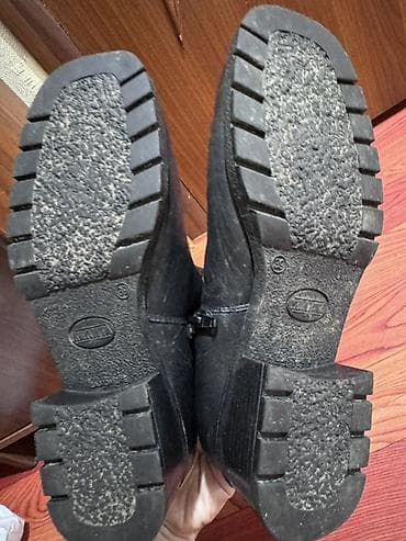 женские сапошки: КОЖА!!! Черные женские сапоги и белые ботинки 1) Черные сапоги: - — 3