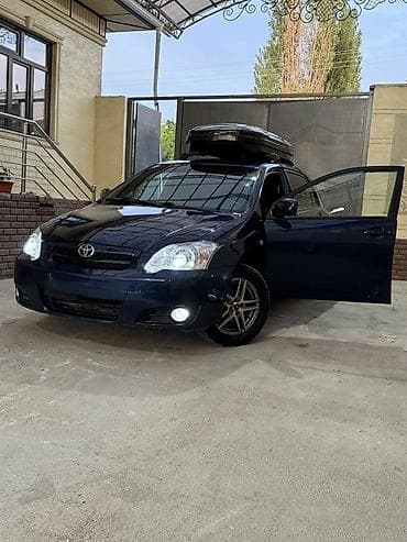 Toyota Corolla: 2004 г., 1.6 л, Механика, Бензин, Хэтчбэк