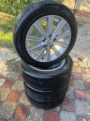 Транспорт: Комплект колес Toyota Размер шин: 215/55 R17 оригинальные — 1