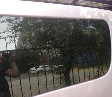 фото услуги рядом: Toyota Grand Hiace стекло среднее правое кузовное, Тойота Гранд Хайс — 1