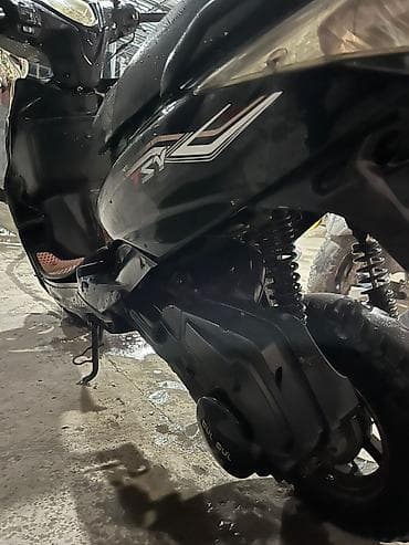 rx крышка: Скутер (50–150 см³, по виду линейки Z/ZS) в чёрном цвете с агрессивной — 4