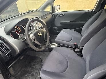Продажа авто: Honda Fit: 2006 г., 1.4 л, Автомат, Бензин, Хэтчбэк — 6