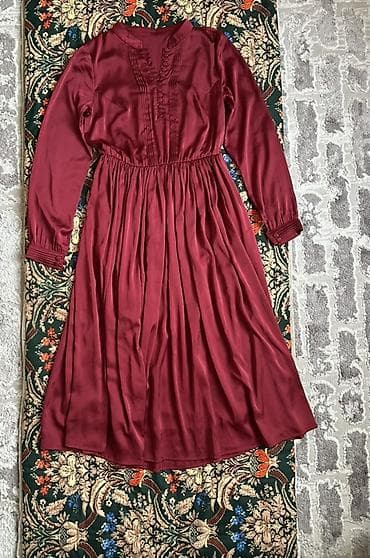 Платье бордового цвета с длинными рукавами, сшито под заказ
Размер: М — 2