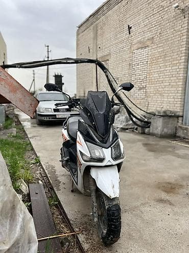 детские квадроциклы на бензине: Скутер 50–80 см³ (визуально класс 12" колес), спортивный дизайн — 1