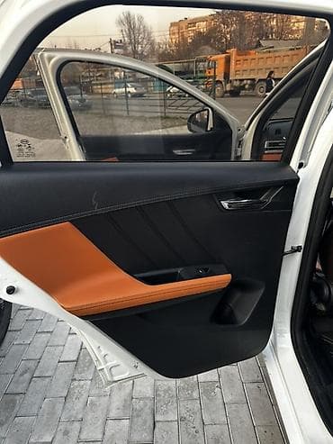 tesla 3: BYD — салон автомобиля (интерьер, комплектация) - Цветовая схема — 4