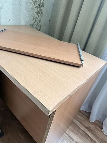 Шкафтар: Компьютердик үстөлү, Текчелери бар — 4