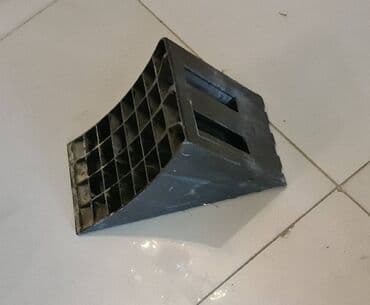 подземный переход: Упор противооткатный Пластиковый противооткатный упор UK53K — 1