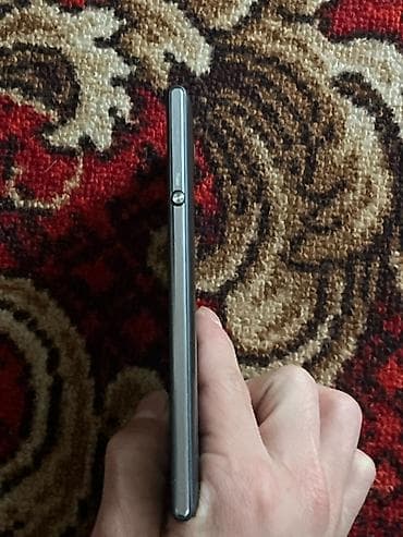 телефон с e ink: Смартфон с классическим корпусом и съёмной задней крышкой — 4