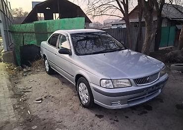 рычаг коробки: Седан компакт-класса, правый руль. Кузов серебристого цвета, 4 двери — 1